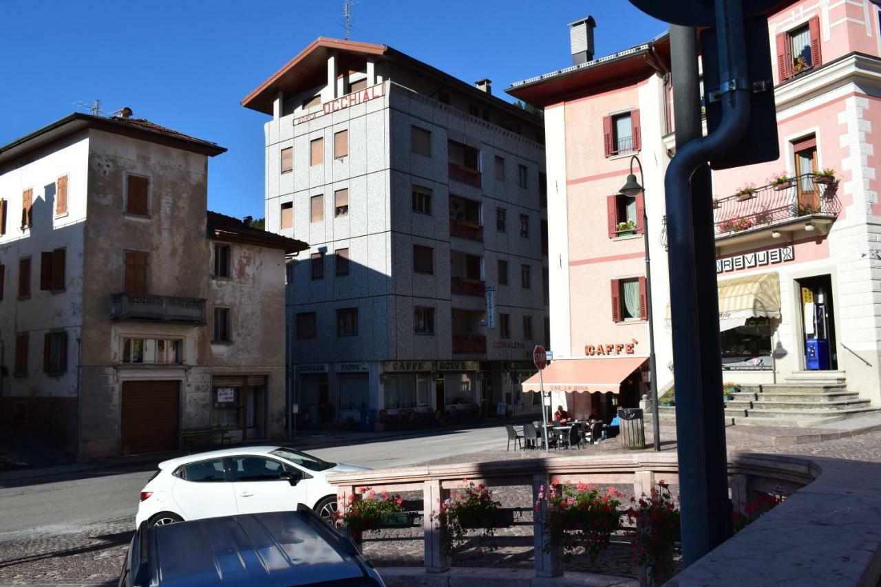 Lozzo Di Cadore - Dolomiti - Piazza IV Novembre Lozzo Cadore Exterior photo