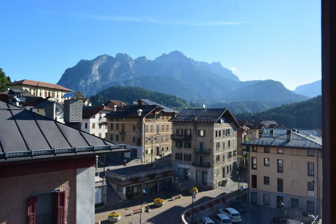 Lozzo Di Cadore - Dolomiti - Piazza IV Novembre Lozzo Cadore Exterior photo